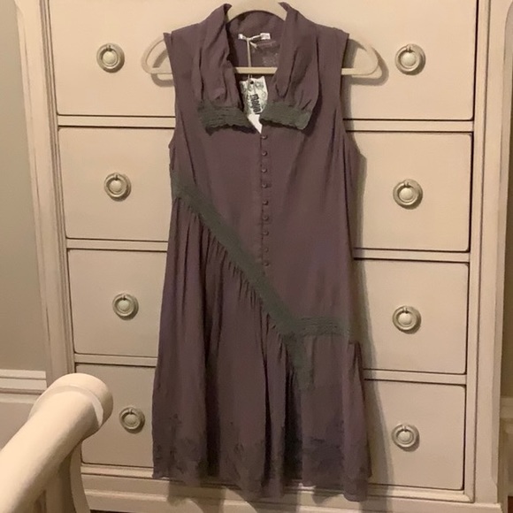 Sleeveless dress with embroidered hem and lace trim - Picture 1 of 5